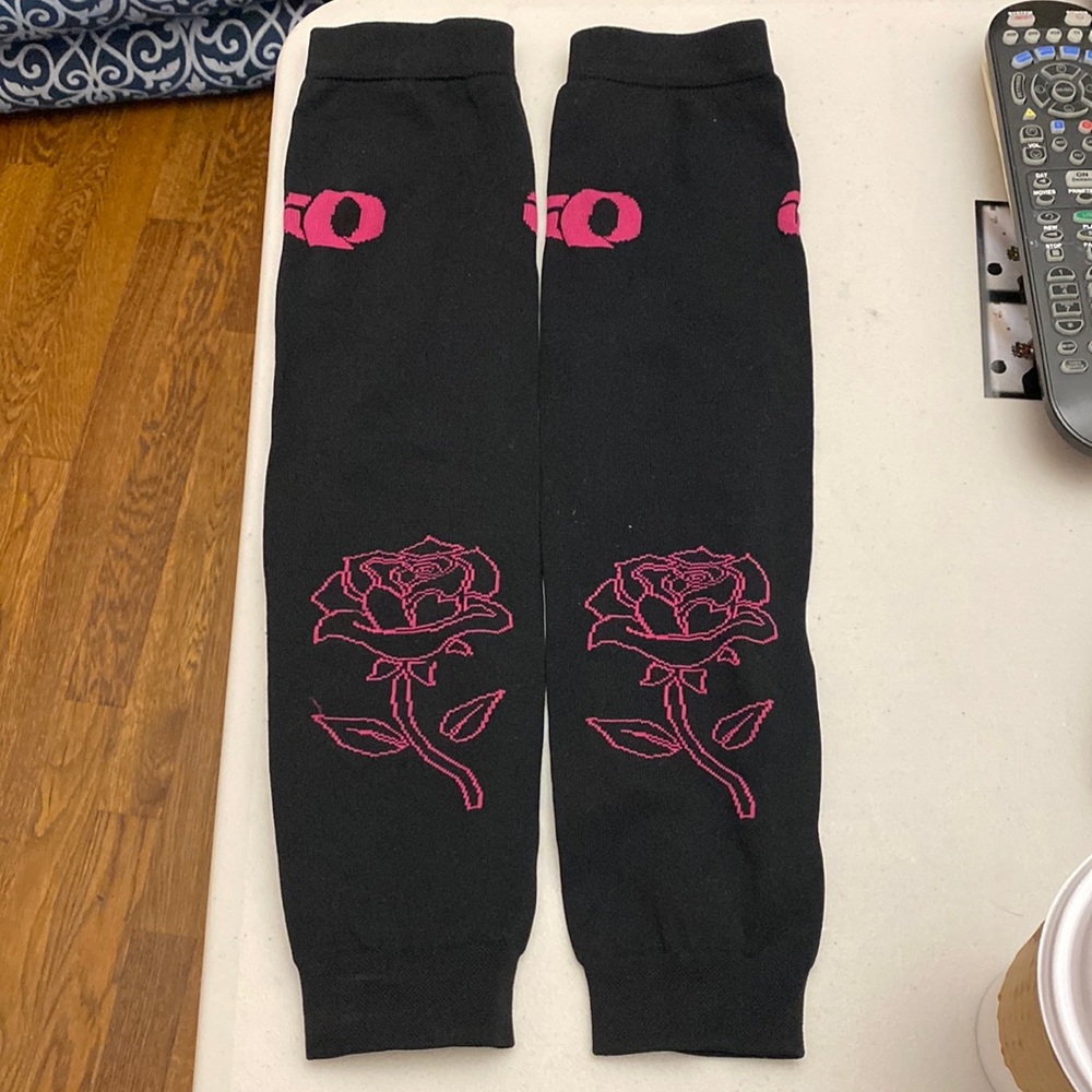 Pearl Izumi arm warmers, black and pink